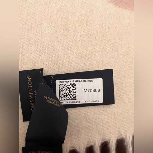 NIB M70868 Louis Vuitton Reyjavik Gradient Scarf Cashmere 100% Authentic - Picture 7 of 12